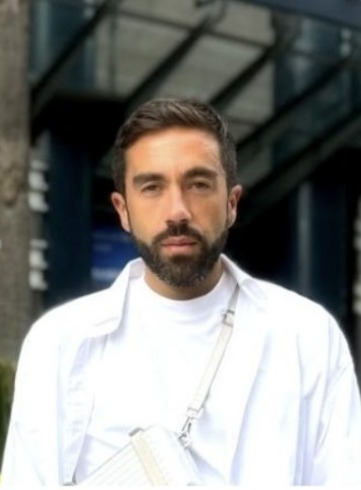 Adrien M.